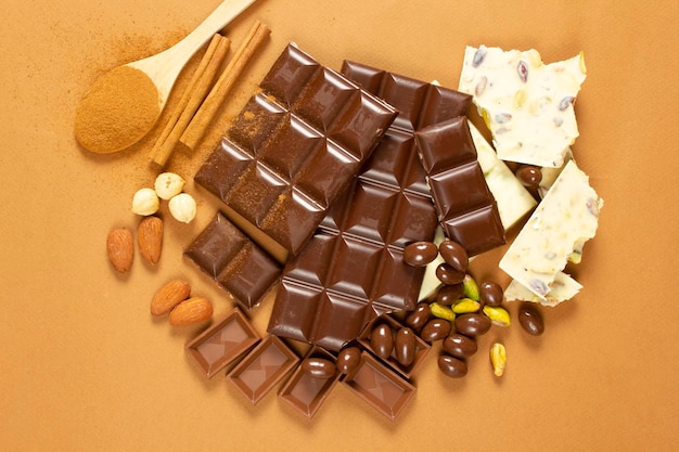 Witte chocolade Diverse pralines met melk en hazelnoten