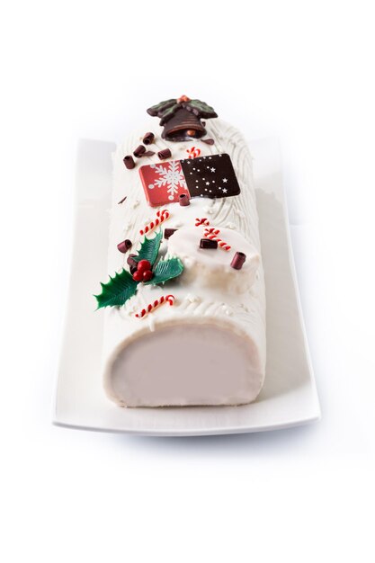 Witte chocolade yule log cake met ornament