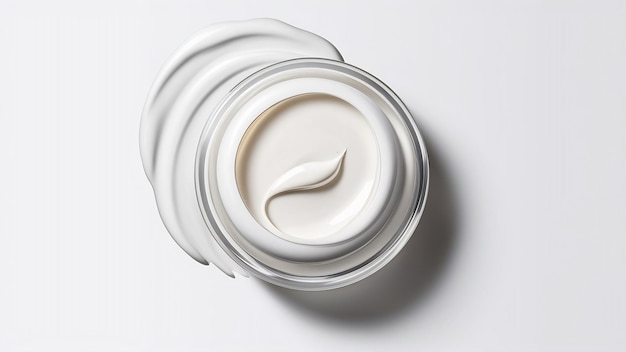 Witte cosmetische lotion vlek geïsoleerd op wit