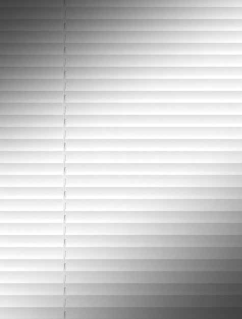 Witte horizontale jaloezieën raamdecoratie interieur van de kamer