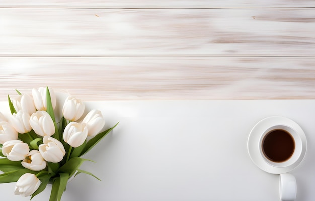 witte houten kantoortafel koffiekopje en bloemen voor freelancen visitekaartje decor