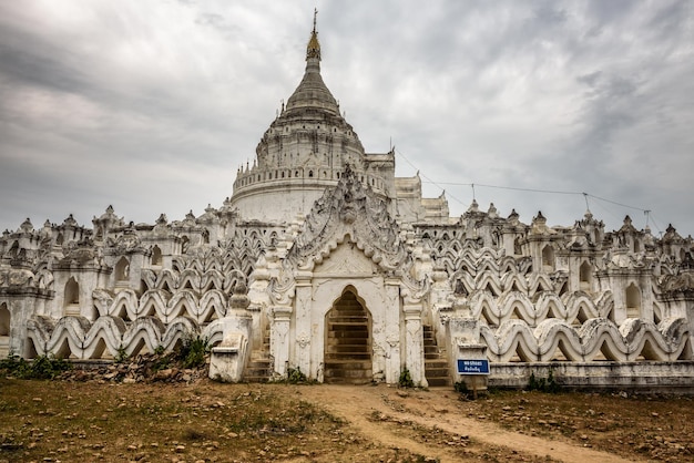 Witte pagode van Hsinbyume in Mingun Myanmar