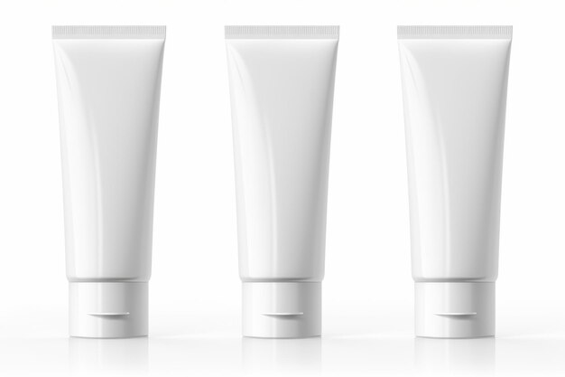 Witte plastic buisverpakking van cosmetische crème of gel Klaar voor uw verpakkingsontwerp geïsoleerd op wit