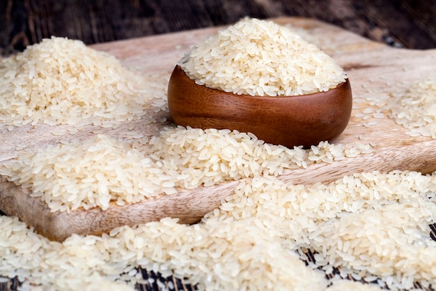 Witte rijpe gestoomde rijst, rauwe ongekookte gestoomde rijst voor een betere smaak en kwaliteit