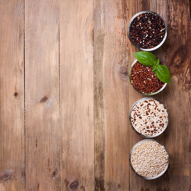 Witte, rode, zwarte en gemengde ruwe quinoa graan