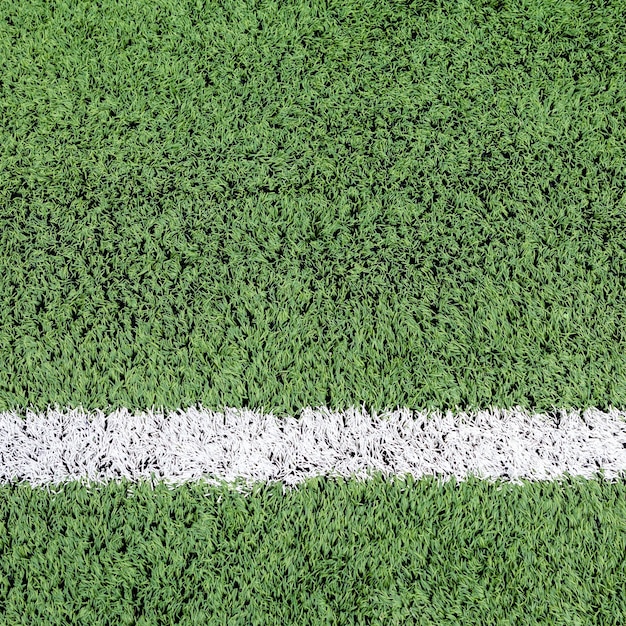 Witte streep op het groene voetbalveld