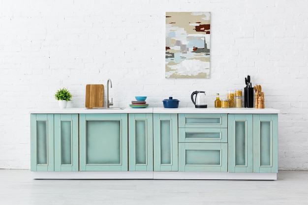 witte turquoise keuken interieur keukengereedschap