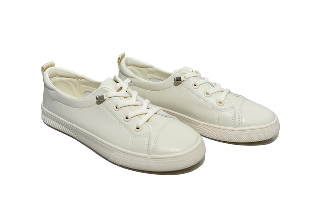 Witte unisex sneakers met witte veters Moderne comfortabele schoenen op een witte achtergrond