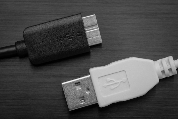 Witte USB en zwarte USB SS