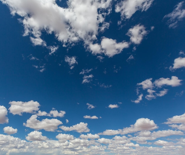 witte wolken