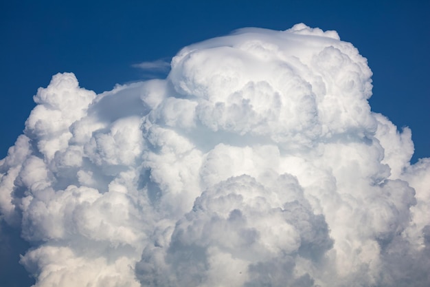 Witte wolkentextuur Lucht materiële achtergrond Luchteffectpatroon