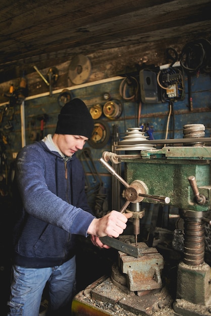 Wizard makes hole drilling machine