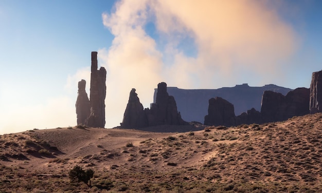 Woestijn rotsachtige berg Amerikaanse landschap ochtend zonnige zonsopgang hemel kunst render