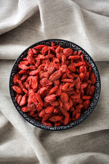 Wolfberries of goji-bessen in kom hoogste mening