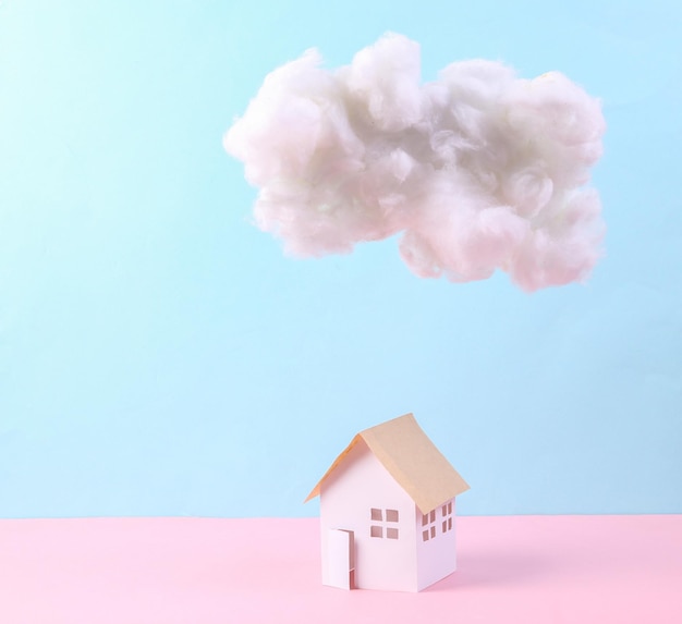 Wolk en huismodel op blauwroze pastelachtergrond Concept art Minimalism