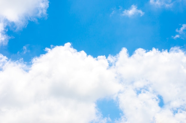 Wolk met aardige blauwe hemel, Aardachtergrond