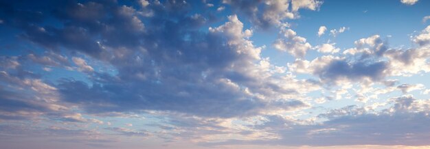 Wolken een foto van natuurlijke zomerwolken