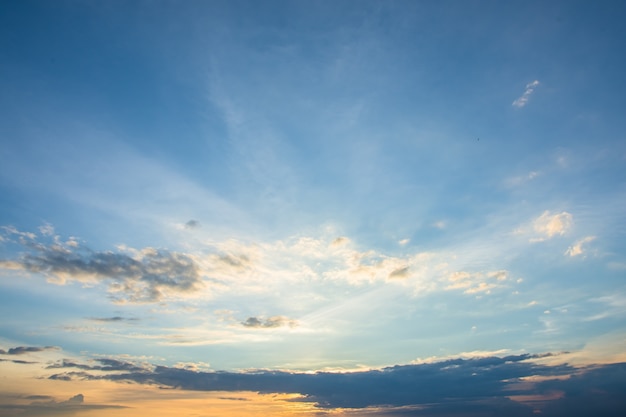 Wolken en avondrood