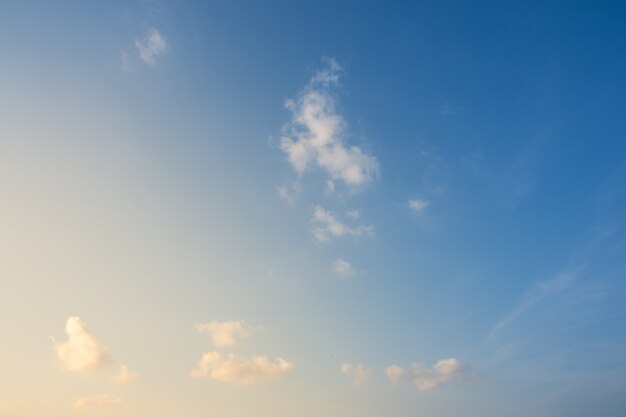 Wolken en prachtige lucht