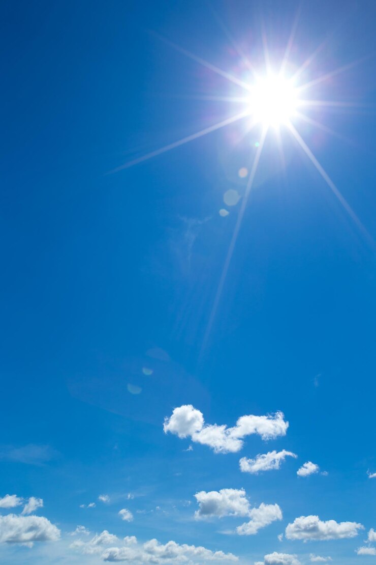 Wolken in de blauwe lucht