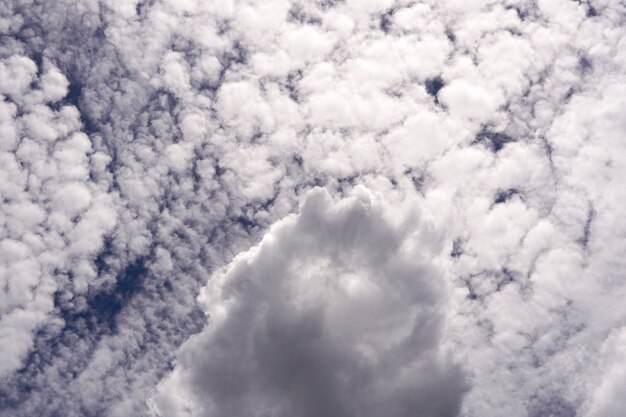 Wolken in de lucht achtergronden