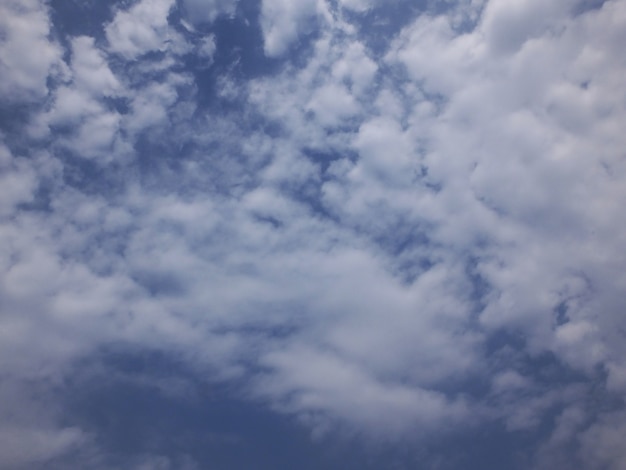 Foto wolken op de blauwe hemel