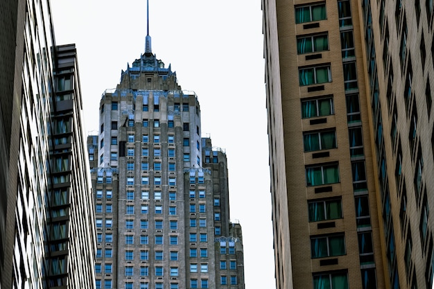 Wolkenkrabber van New York City vanaf de straat opzoeken