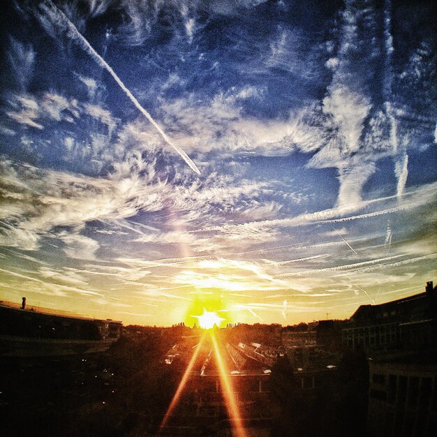 Foto wolkenlandschap bij zonsondergang