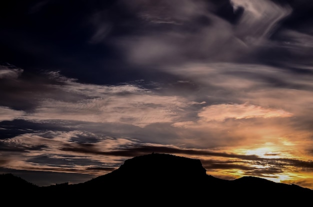 Wolkenlandschap, gekleurde wolken bij zonsondergang op Gran Canaria