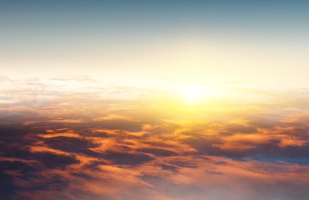 Wolkenlandschap op zonsondergang. Gemengde media