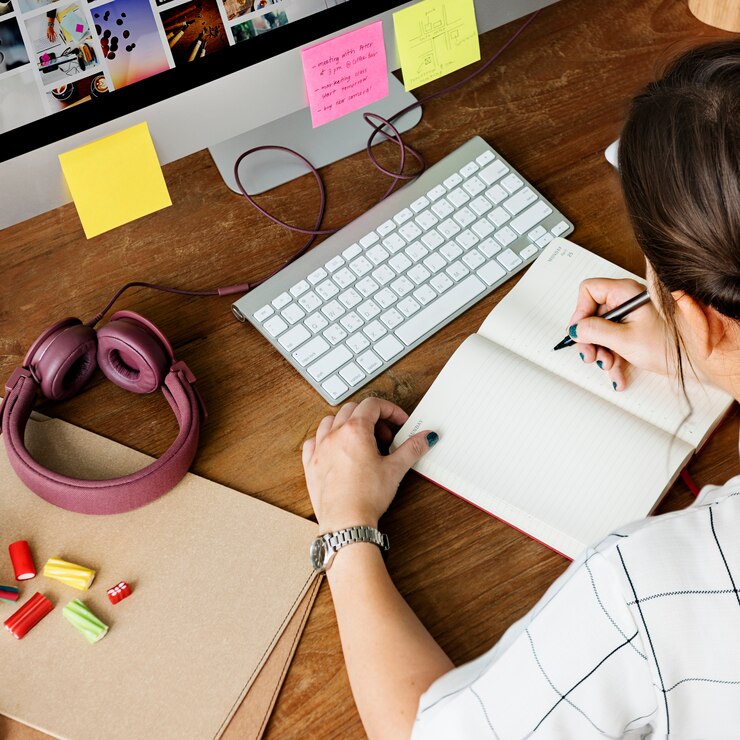 Photo woman analysis working writing concept