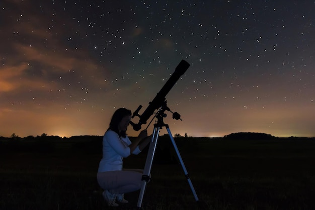 사진 여자와 밤하늘, 별자리, 용, 큰곰자리, 북두칠성, 보테스