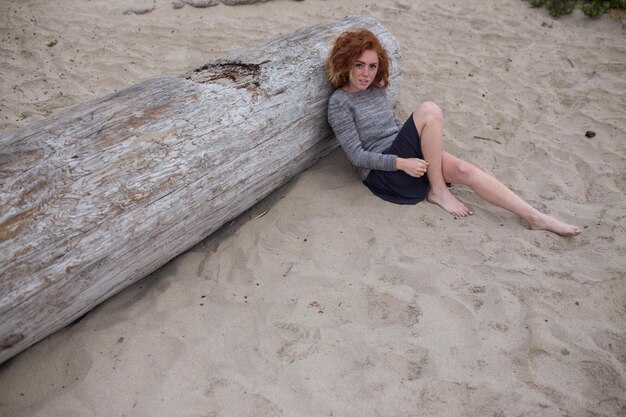 写真 浜辺の女性