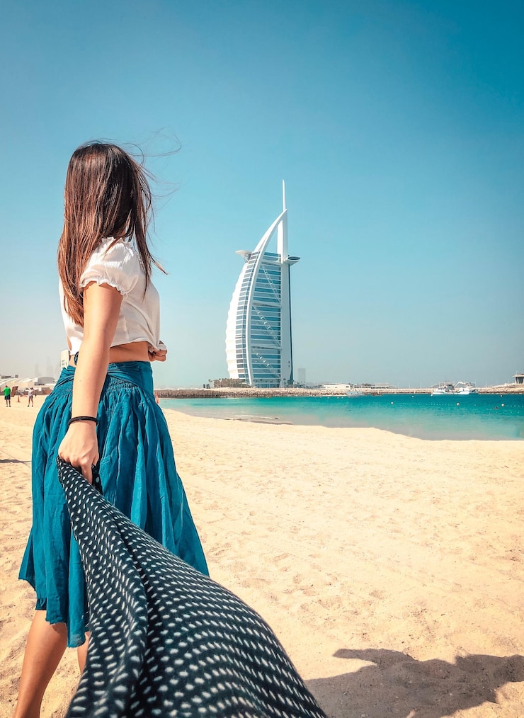 Photo woman on beach against sky