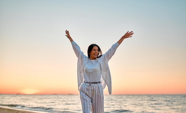 Photo woman on the beach