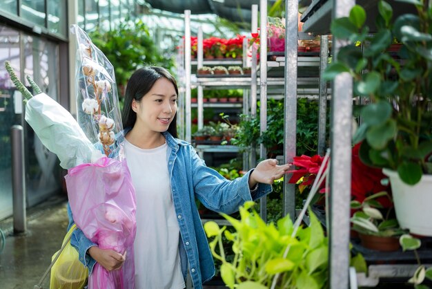 Woman buy flower in the shop