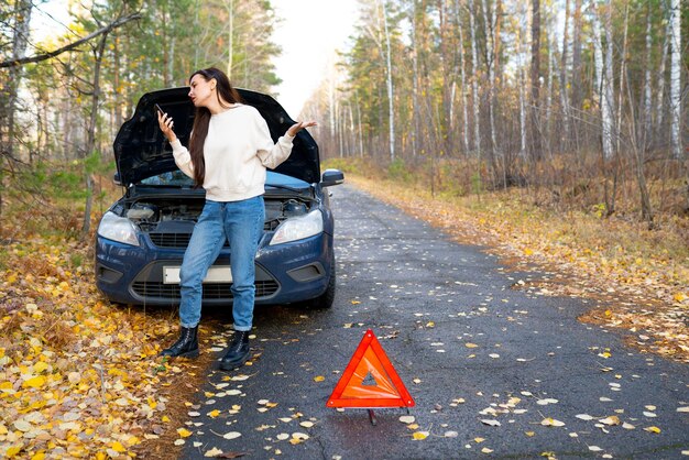 写真 車が故障女性が救急サービスに電話 - ライブドアニュース