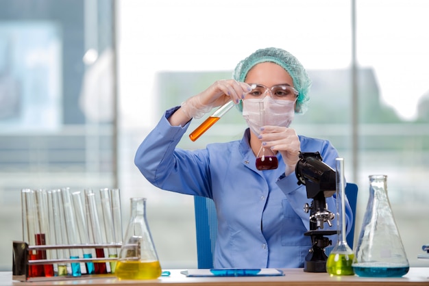 Woman chemist working in the lab