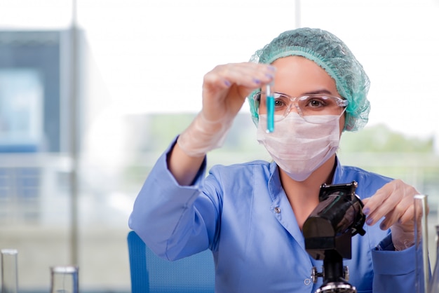 Woman chemist working in the lab