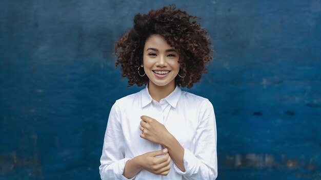 Photo woman chosing a white shirt