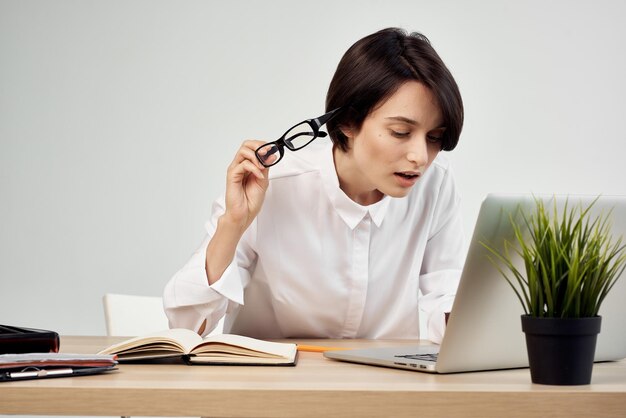 Woman in costume in front of laptop with glasses selfconfidence Studio Lifestyle High quality photo