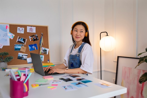 Photo woman creating their own vision board