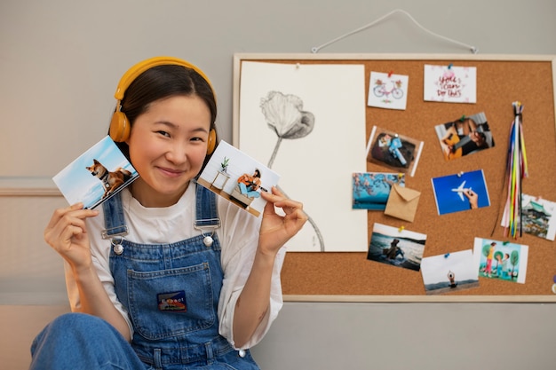 Photo woman creating their own vision board