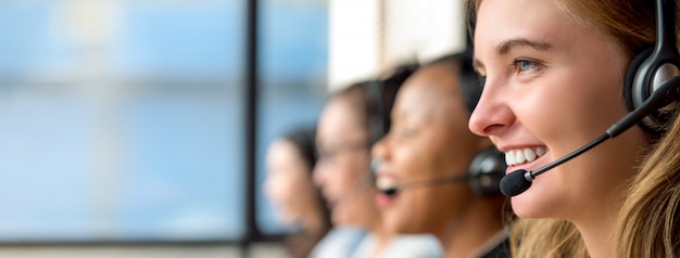 Photo woman customer service agents working in call center