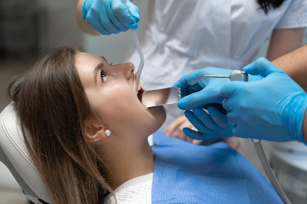 Photo woman at the dentist's office, close-up of the open jaw. preparing teeth for shooting