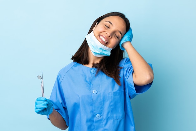 Dentista della donna in studio