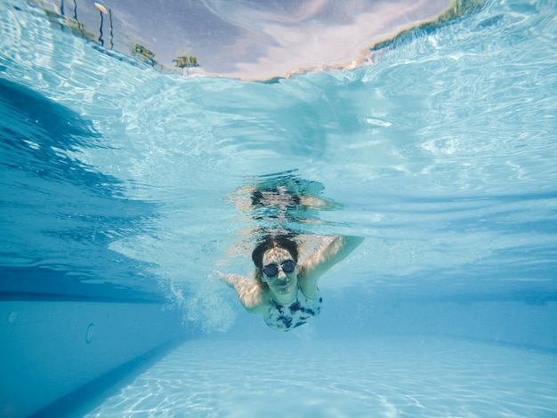 Photo woman diving