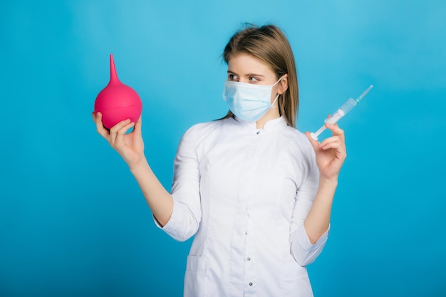 Photo woman doctor on blue background