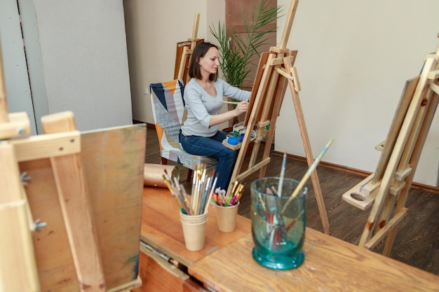 A woman draws in an art class hobby art