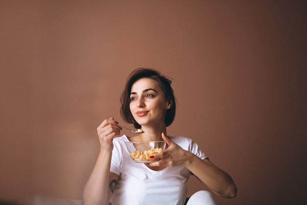 女性は穀物を食べる